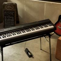 Yamaha P121 B Alimentatore leggio e pedale inclusi Pianoforte Digitale - EX DEMO_5