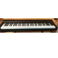 Yamaha P121 B Alimentatore leggio e pedale inclusi Pianoforte Digitale - EX DEMO