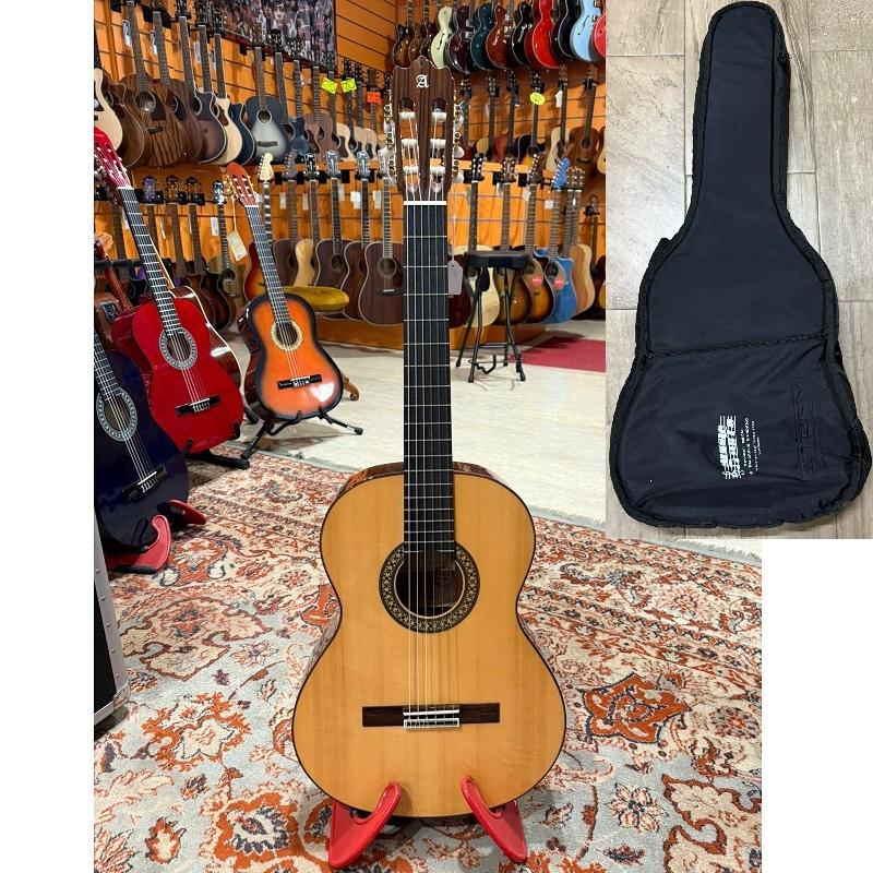 Alhambra 4P A con Custodia Imbottita Stefy Line/Musicarte Conegliano Chitarra Classica