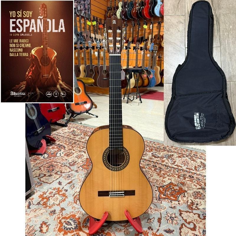Alhambra 4P A con Custodia Imbottita Stefy Line/Musicarte Conegliano Chitarra Classica